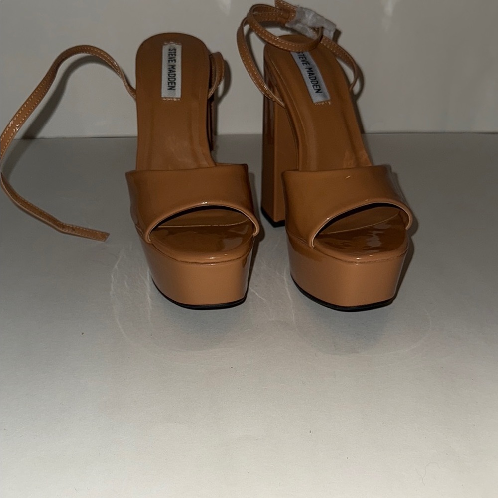 Steve Madden Tan Platform Sandals with Chunky Heel
